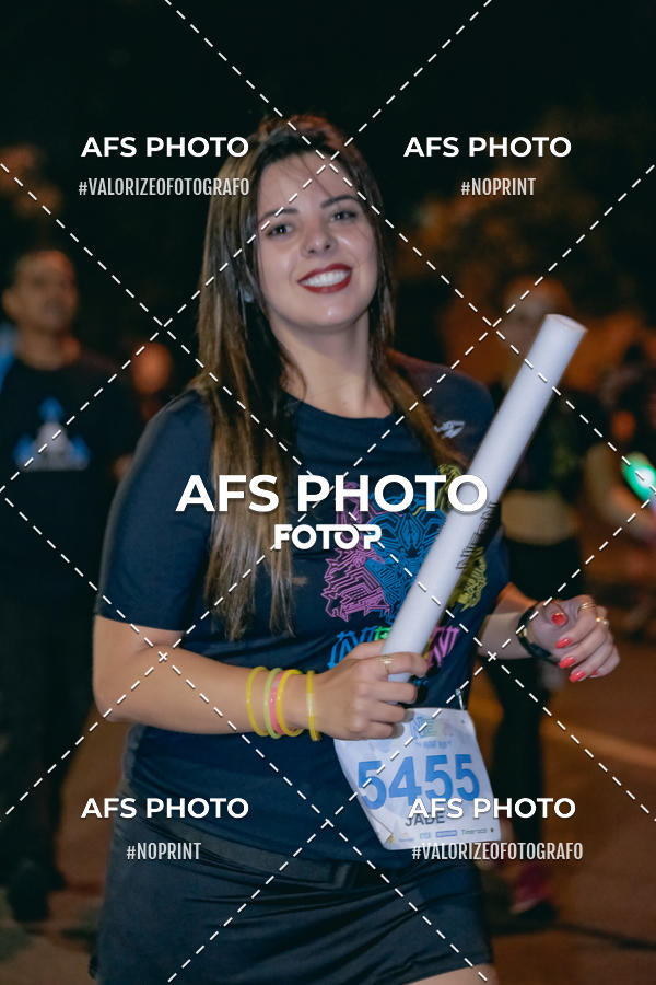 Achetez vos photos de l'vnementNeon Night Run 2019 - Belo Horizonte sur Fotop
