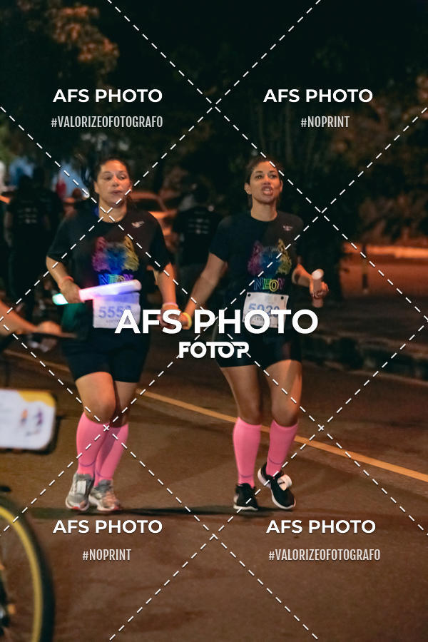 Achetez vos photos de l'vnementNeon Night Run 2019 - Belo Horizonte sur Fotop