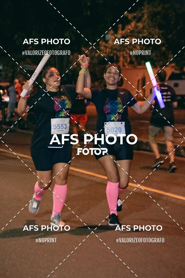 Achetez vos photos de l'vnementNeon Night Run 2019 - Belo Horizonte sur Fotop