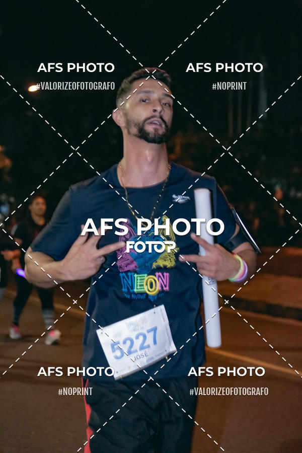 Compre as suas fotos do eventoNeon Night Run 2019 - Belo Horizonte no Fotop