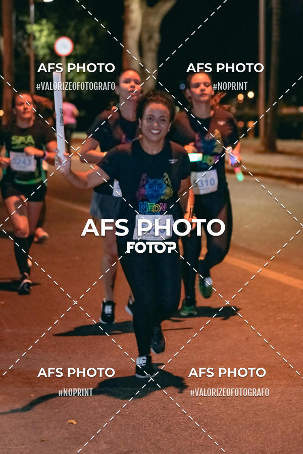Compre as suas fotos do eventoNeon Night Run 2019 - Belo Horizonte no Fotop