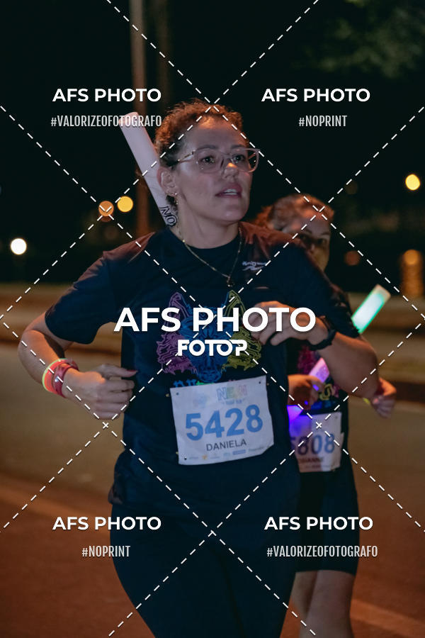 Compre as suas fotos do eventoNeon Night Run 2019 - Belo Horizonte no Fotop