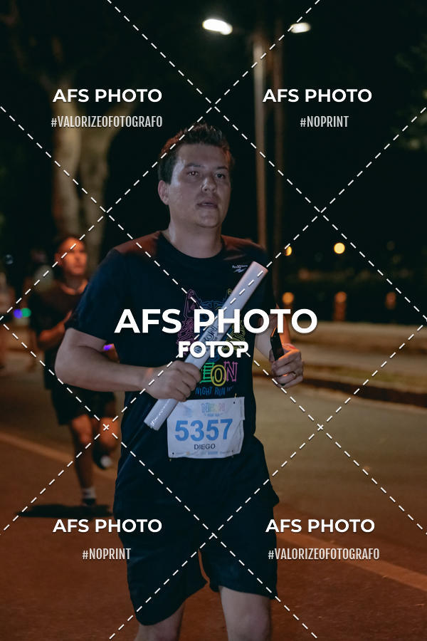 Compre suas fotos do eventoNeon Night Run 2019 - Belo Horizonte no Fotop
