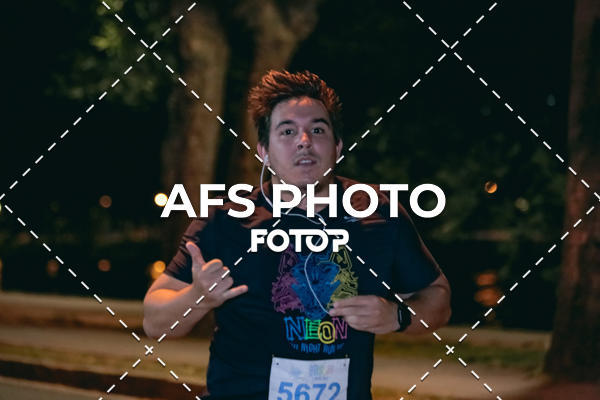 Compre suas fotos do eventoNeon Night Run 2019 - Belo Horizonte no Fotop