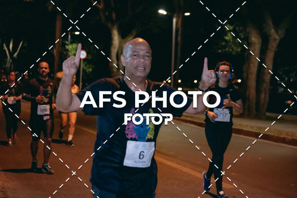 Buy your photos of the eventNeon Night Run 2019 - Belo Horizonte on Fotop