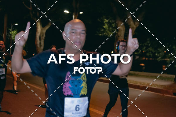 Buy your photos of the eventNeon Night Run 2019 - Belo Horizonte on Fotop