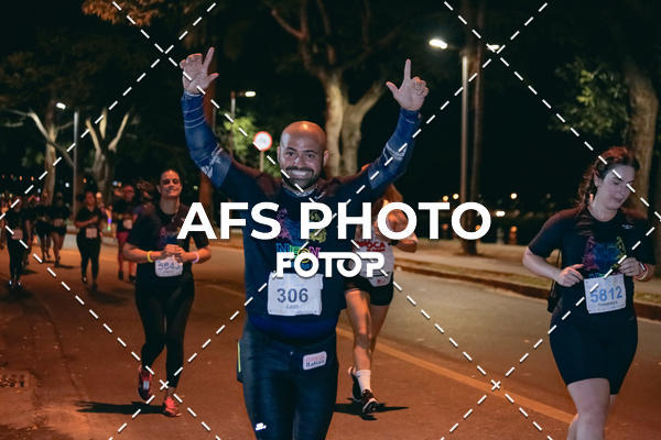 Buy your photos of the eventNeon Night Run 2019 - Belo Horizonte on Fotop