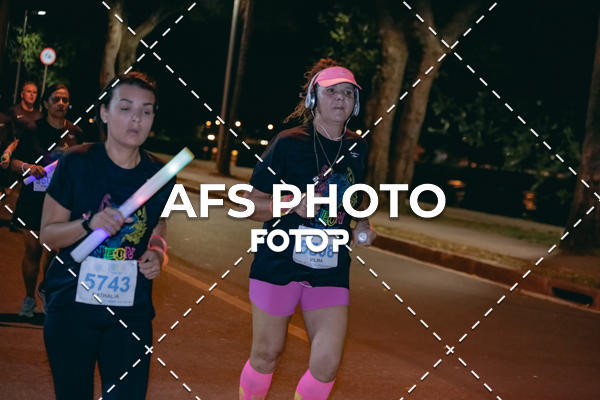 Buy your photos of the eventNeon Night Run 2019 - Belo Horizonte on Fotop