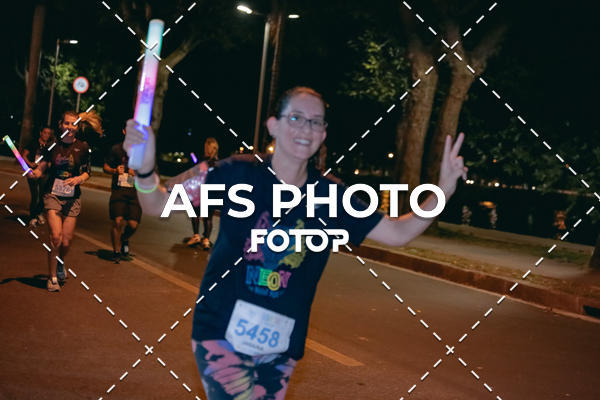 Buy your photos of the eventNeon Night Run 2019 - Belo Horizonte on Fotop