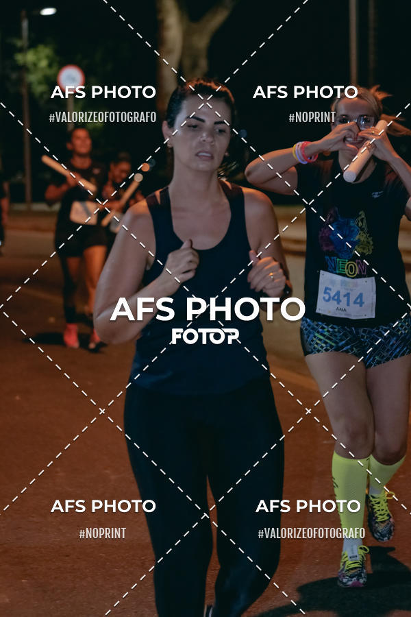 Buy your photos of the eventNeon Night Run 2019 - Belo Horizonte on Fotop
