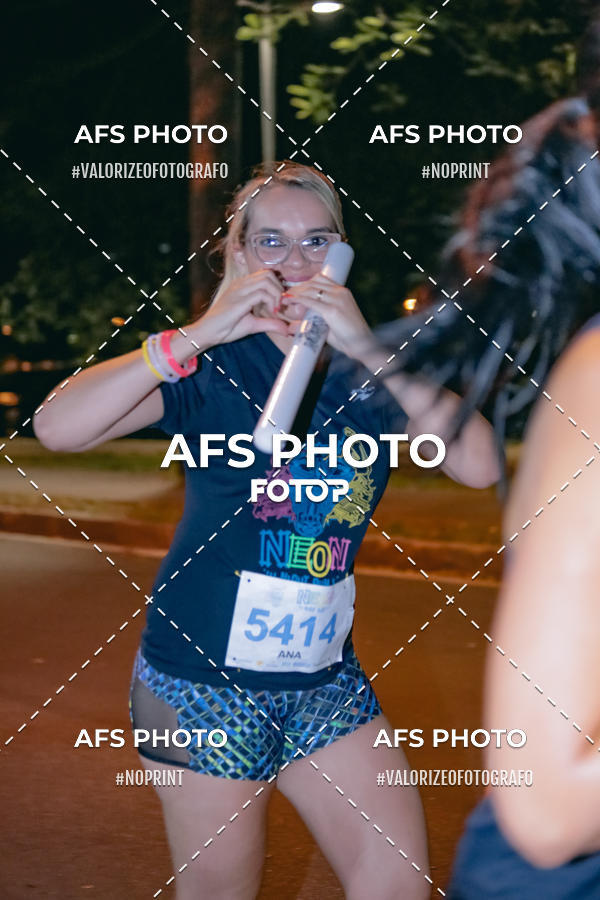 Buy your photos of the eventNeon Night Run 2019 - Belo Horizonte on Fotop