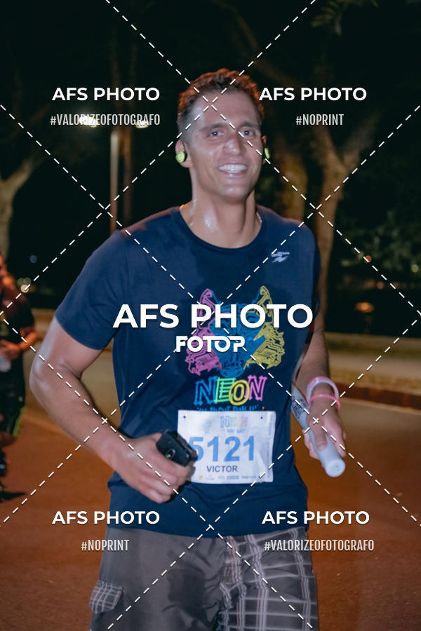 Buy your photos of the eventNeon Night Run 2019 - Belo Horizonte on Fotop