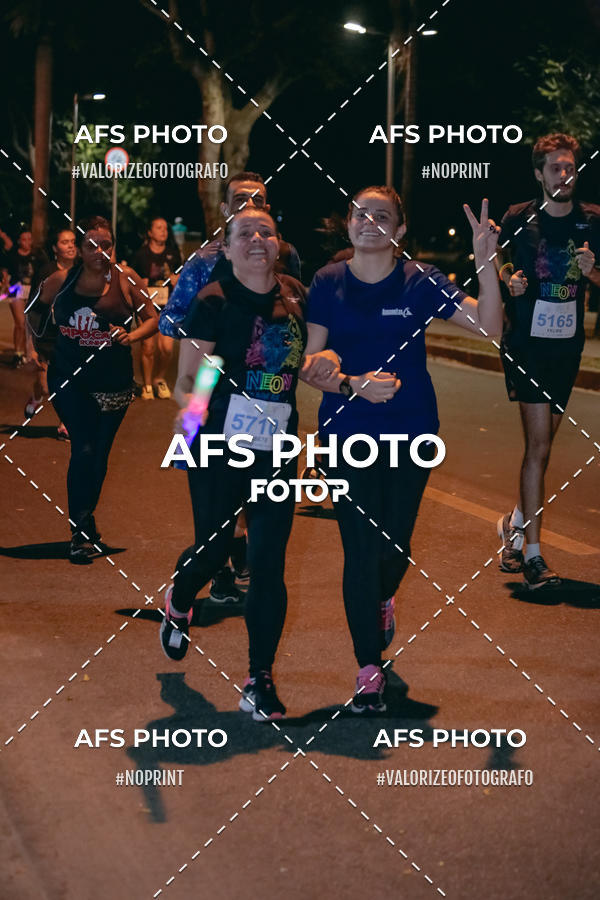 Compra tus fotos del eventoNeon Night Run 2019 - Belo Horizonte En Fotop