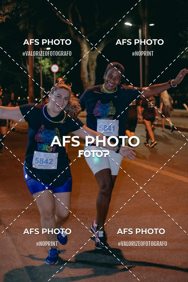 Buy your photos of the eventNeon Night Run 2019 - Belo Horizonte on Fotop