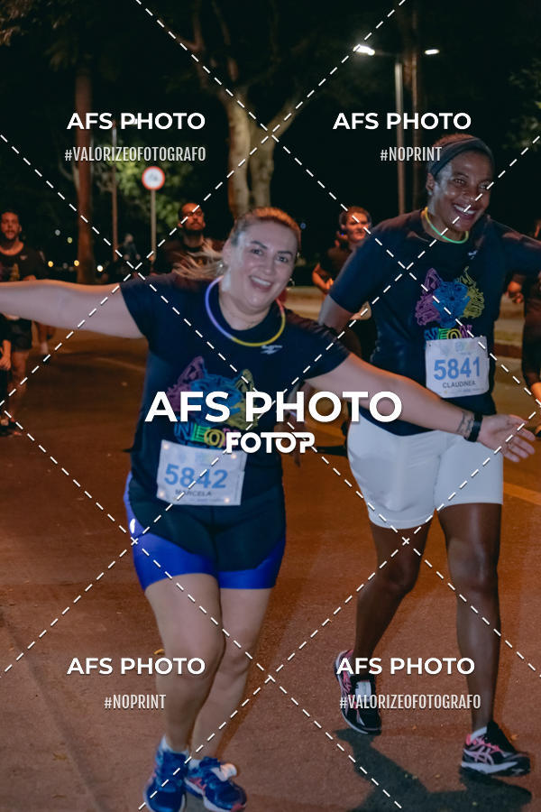 Buy your photos of the eventNeon Night Run 2019 - Belo Horizonte on Fotop