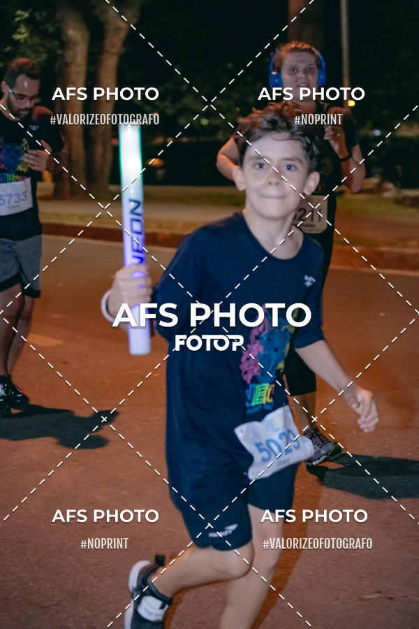 Buy your photos of the eventNeon Night Run 2019 - Belo Horizonte on Fotop