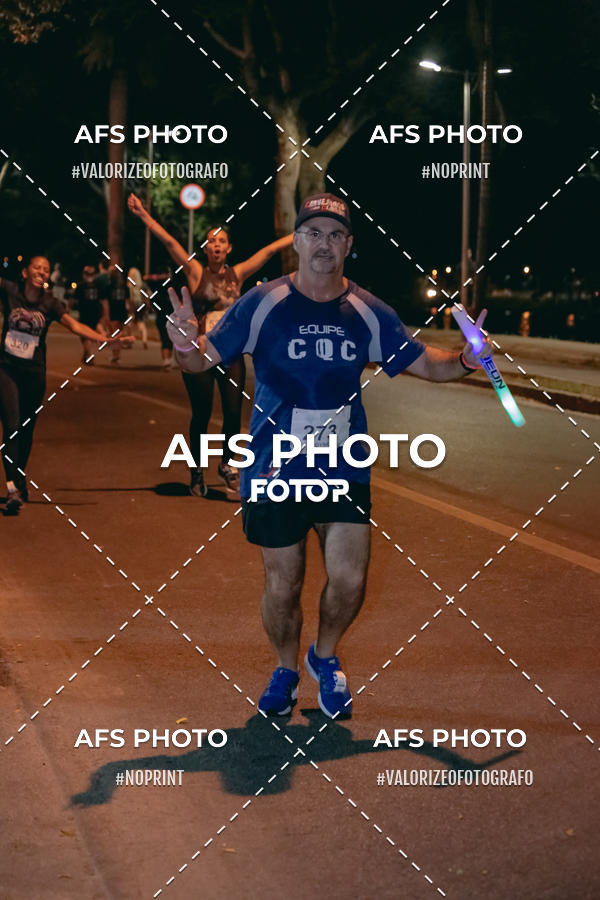 Buy your photos of the eventNeon Night Run 2019 - Belo Horizonte on Fotop