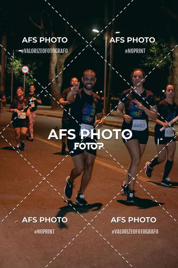 Buy your photos of the eventNeon Night Run 2019 - Belo Horizonte on Fotop