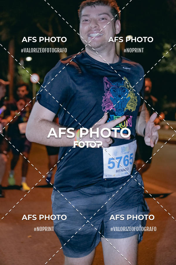 Buy your photos of the eventNeon Night Run 2019 - Belo Horizonte on Fotop