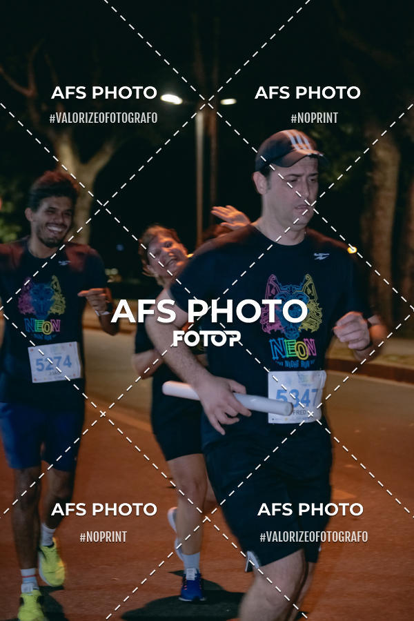 Buy your photos of the eventNeon Night Run 2019 - Belo Horizonte on Fotop