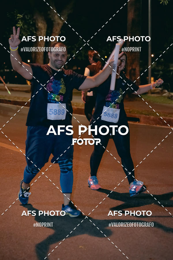 Compra tus fotos del eventoNeon Night Run 2019 - Belo Horizonte En Fotop