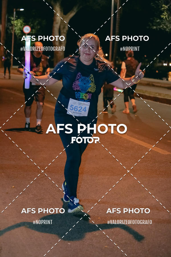 Compra tus fotos del eventoNeon Night Run 2019 - Belo Horizonte En Fotop