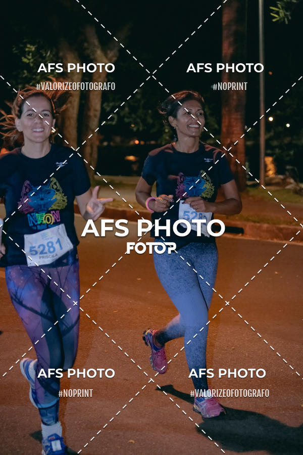 Compra tus fotos del eventoNeon Night Run 2019 - Belo Horizonte En Fotop