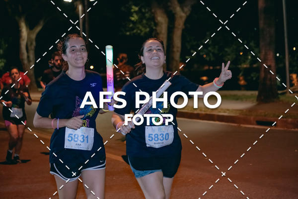 Compra tus fotos del eventoNeon Night Run 2019 - Belo Horizonte En Fotop