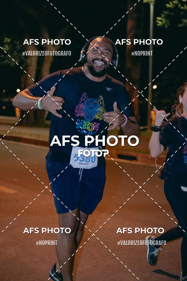 Compra tus fotos del eventoNeon Night Run 2019 - Belo Horizonte En Fotop