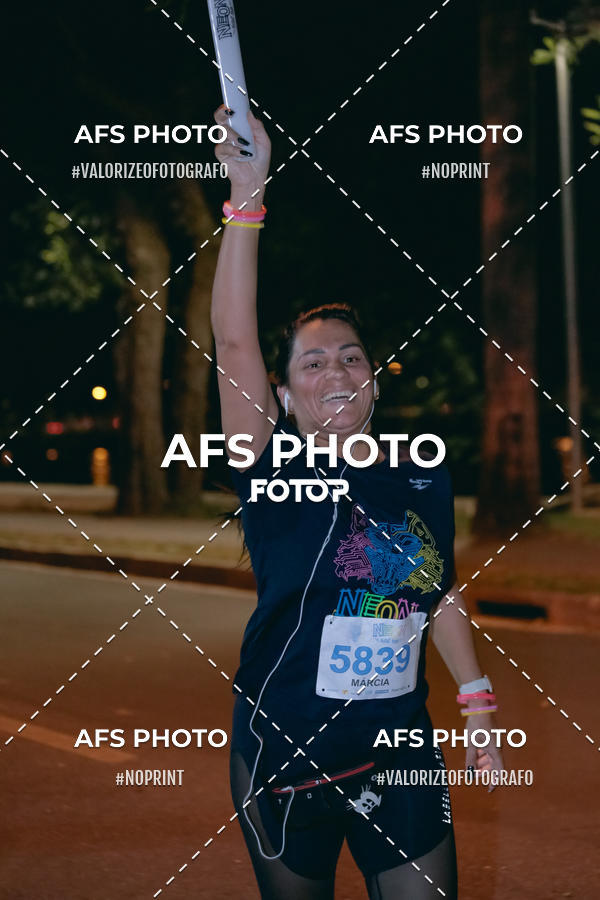 Compre as suas fotos do eventoNeon Night Run 2019 - Belo Horizonte no Fotop