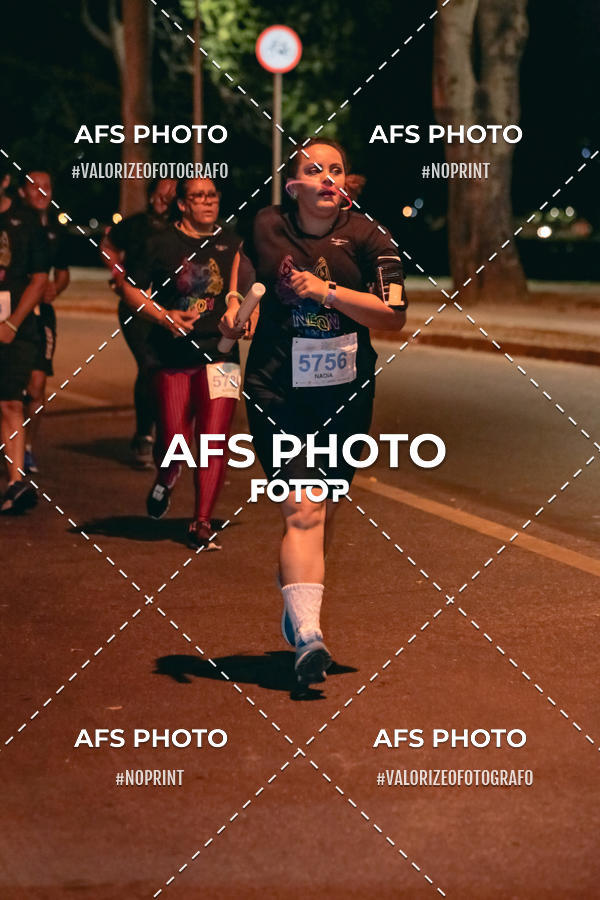 Compre as suas fotos do eventoNeon Night Run 2019 - Belo Horizonte no Fotop