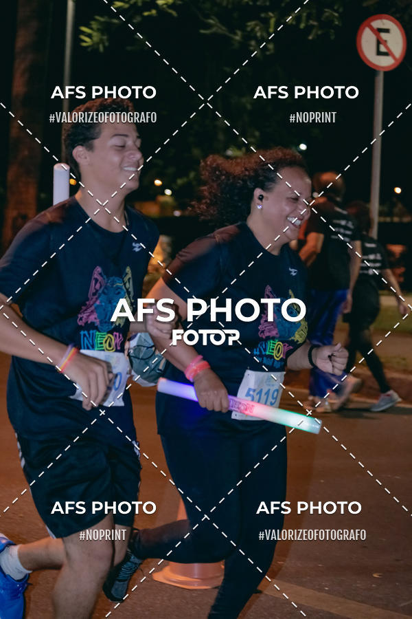 Compre as suas fotos do eventoNeon Night Run 2019 - Belo Horizonte no Fotop
