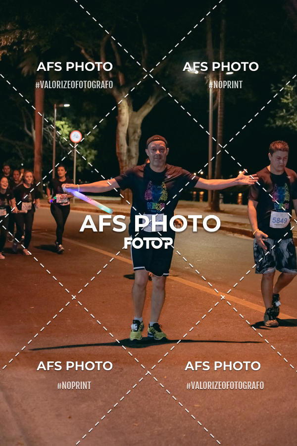 Compra tus fotos del eventoNeon Night Run 2019 - Belo Horizonte En Fotop