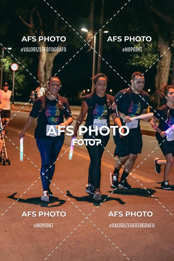 Compra tus fotos del eventoNeon Night Run 2019 - Belo Horizonte En Fotop