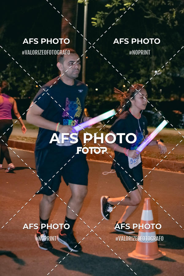 Compra tus fotos del eventoNeon Night Run 2019 - Belo Horizonte En Fotop