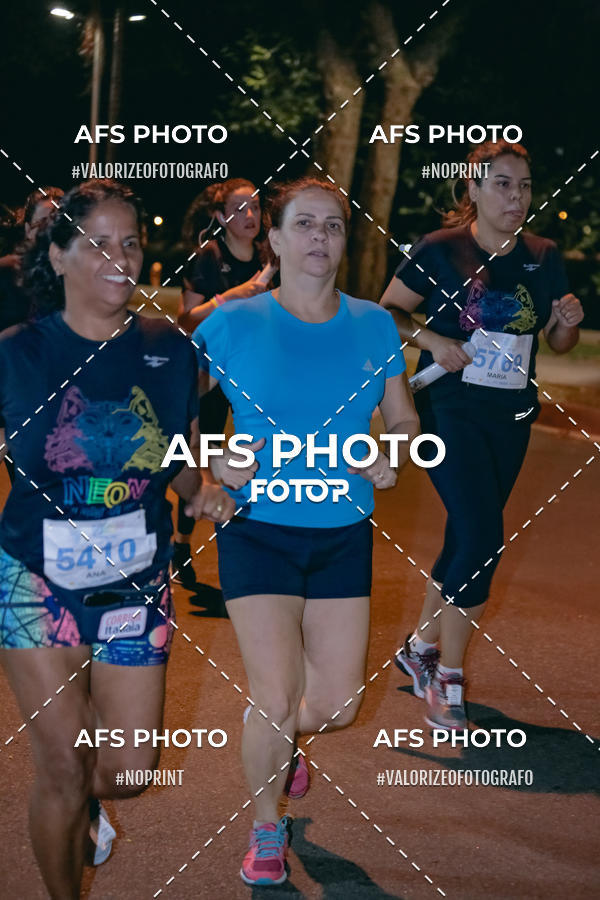 Buy your photos of the eventNeon Night Run 2019 - Belo Horizonte on Fotop