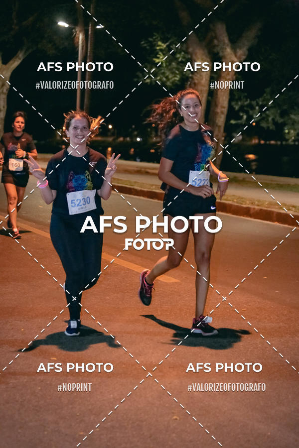 Buy your photos of the eventNeon Night Run 2019 - Belo Horizonte on Fotop