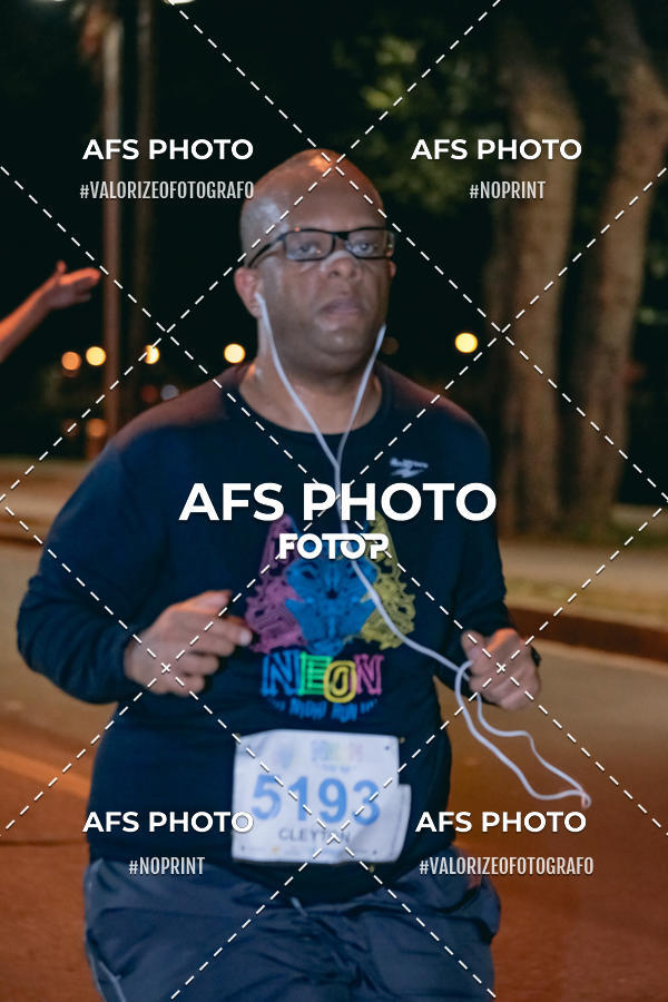 Buy your photos of the eventNeon Night Run 2019 - Belo Horizonte on Fotop