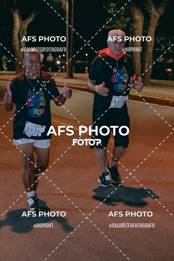 Achetez vos photos de l'vnementNeon Night Run 2019 - Belo Horizonte sur Fotop