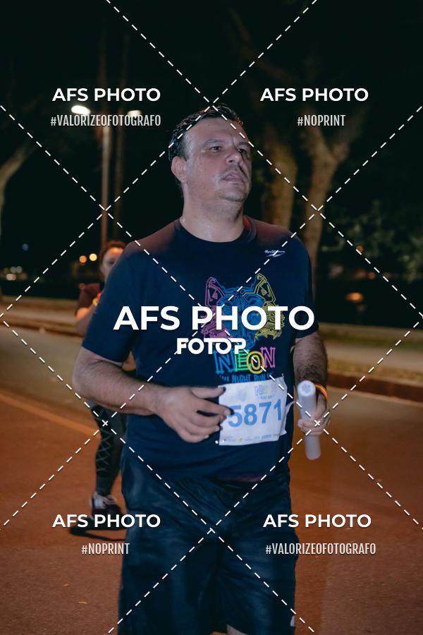 Achetez vos photos de l'vnementNeon Night Run 2019 - Belo Horizonte sur Fotop