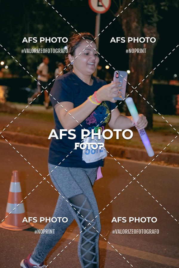 Achetez vos photos de l'vnementNeon Night Run 2019 - Belo Horizonte sur Fotop