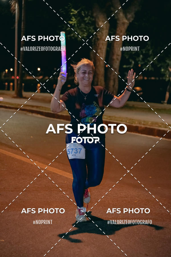 Achetez vos photos de l'vnementNeon Night Run 2019 - Belo Horizonte sur Fotop