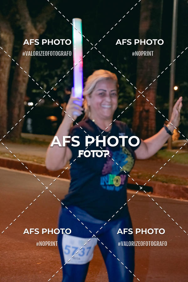 Achetez vos photos de l'vnementNeon Night Run 2019 - Belo Horizonte sur Fotop