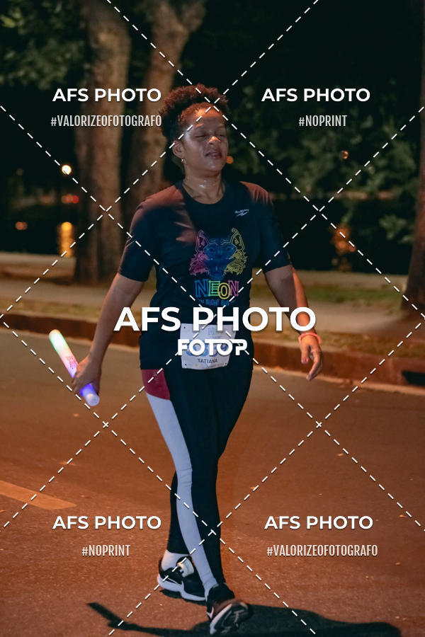 Achetez vos photos de l'vnementNeon Night Run 2019 - Belo Horizonte sur Fotop