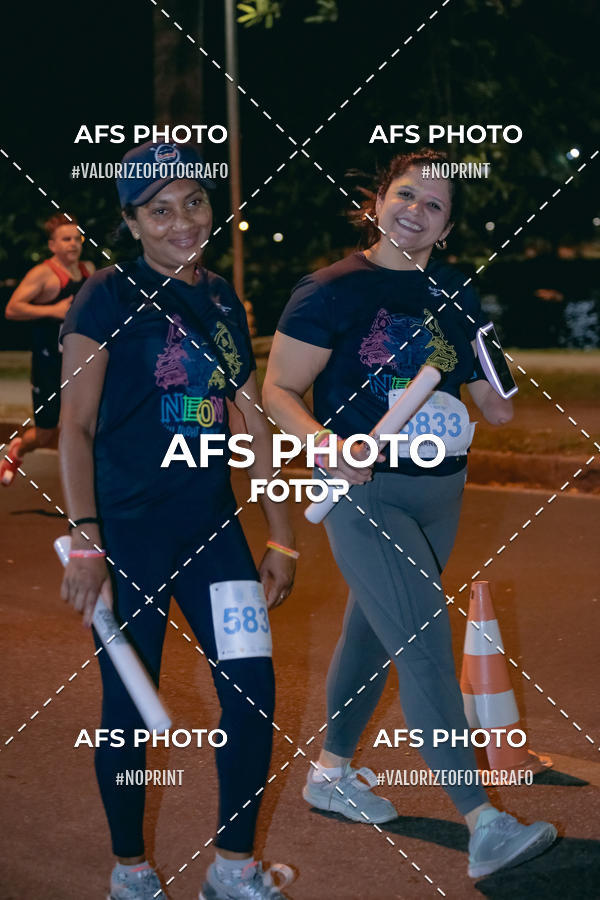 Achetez vos photos de l'vnementNeon Night Run 2019 - Belo Horizonte sur Fotop