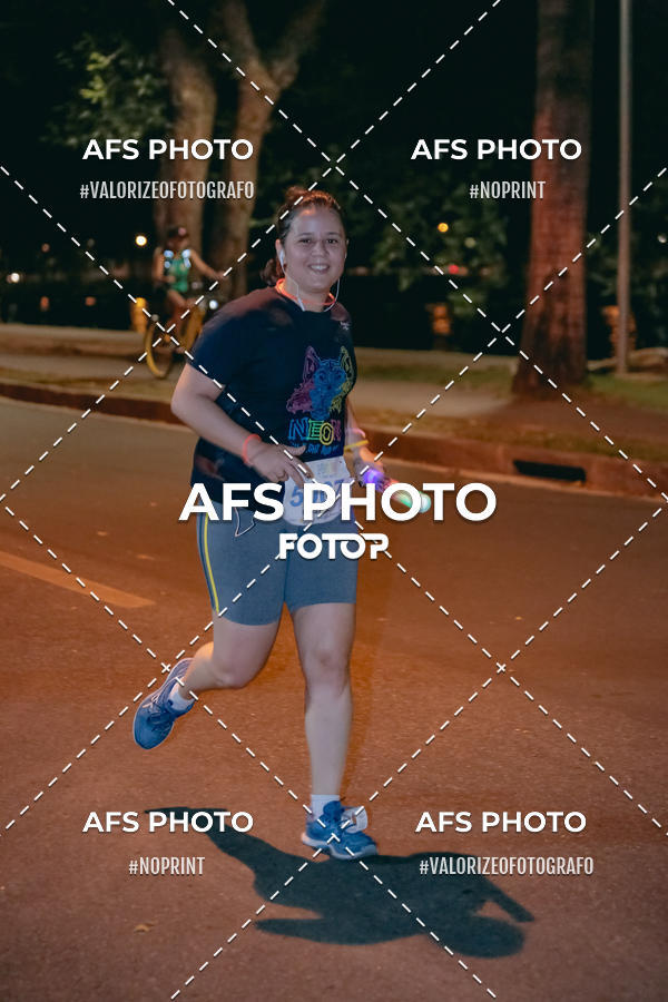 Achetez vos photos de l'vnementNeon Night Run 2019 - Belo Horizonte sur Fotop