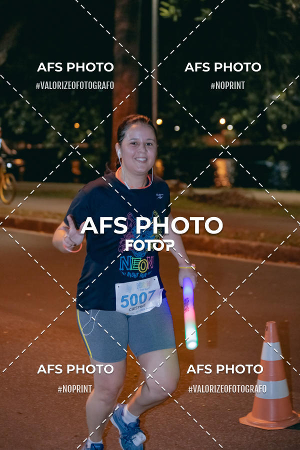 Achetez vos photos de l'vnementNeon Night Run 2019 - Belo Horizonte sur Fotop