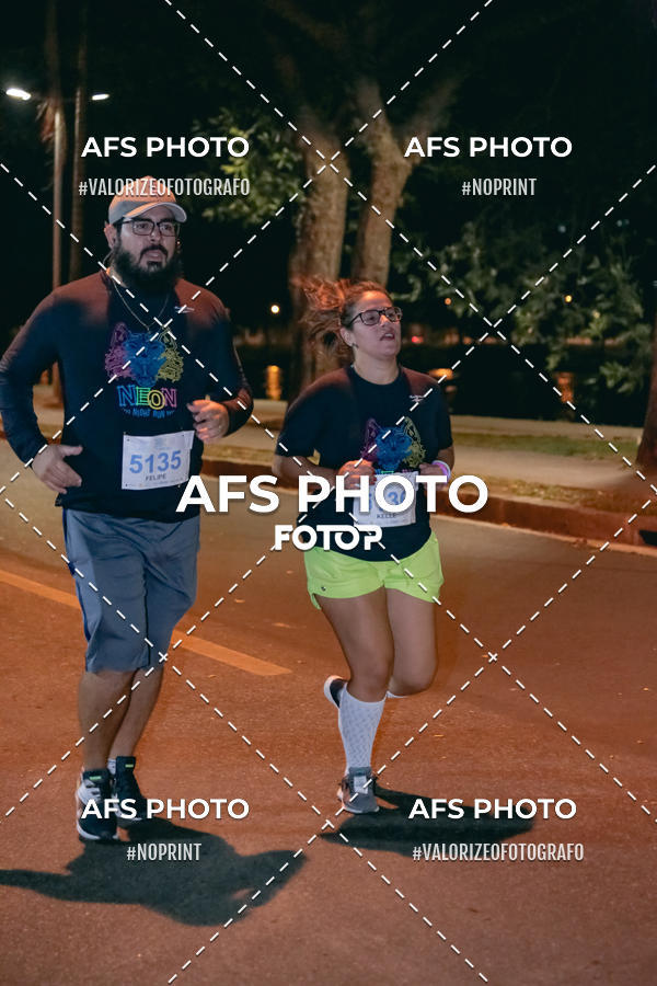 Achetez vos photos de l'vnementNeon Night Run 2019 - Belo Horizonte sur Fotop