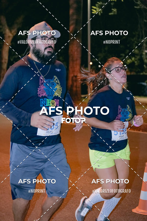 Achetez vos photos de l'vnementNeon Night Run 2019 - Belo Horizonte sur Fotop
