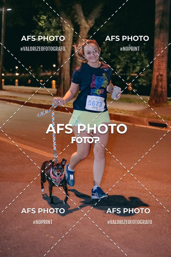 Achetez vos photos de l'vnementNeon Night Run 2019 - Belo Horizonte sur Fotop